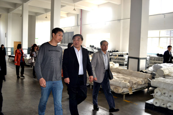 王天凯会长视察长丝织造企业(组图)